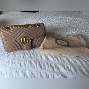 Gucci Marmont Medium Shoulder Bag